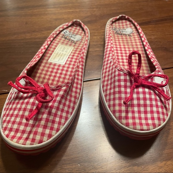 Skull Gingham Shoe - Picture 2 of 4